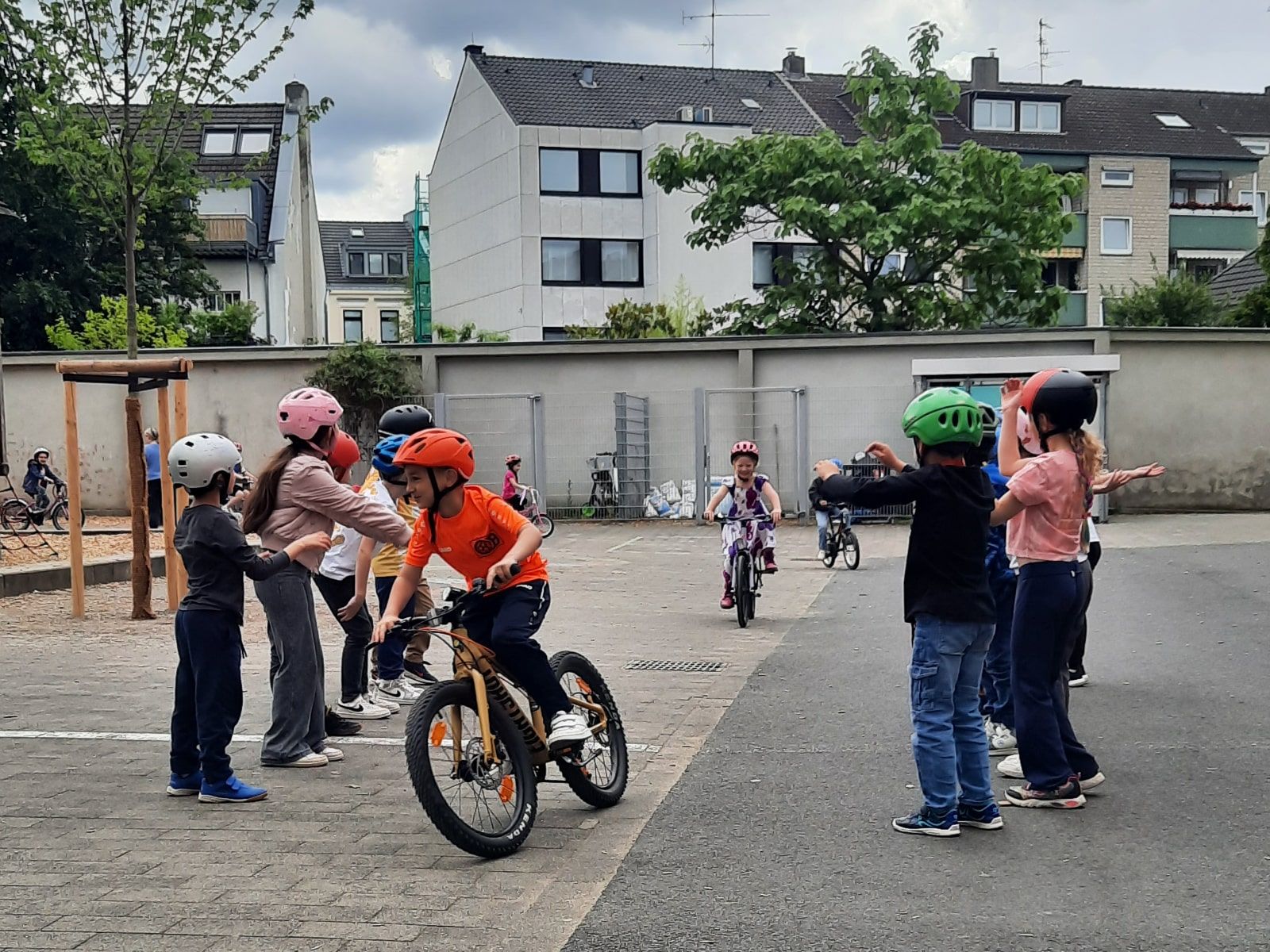 Verkehrstraining auf dem Schulhof