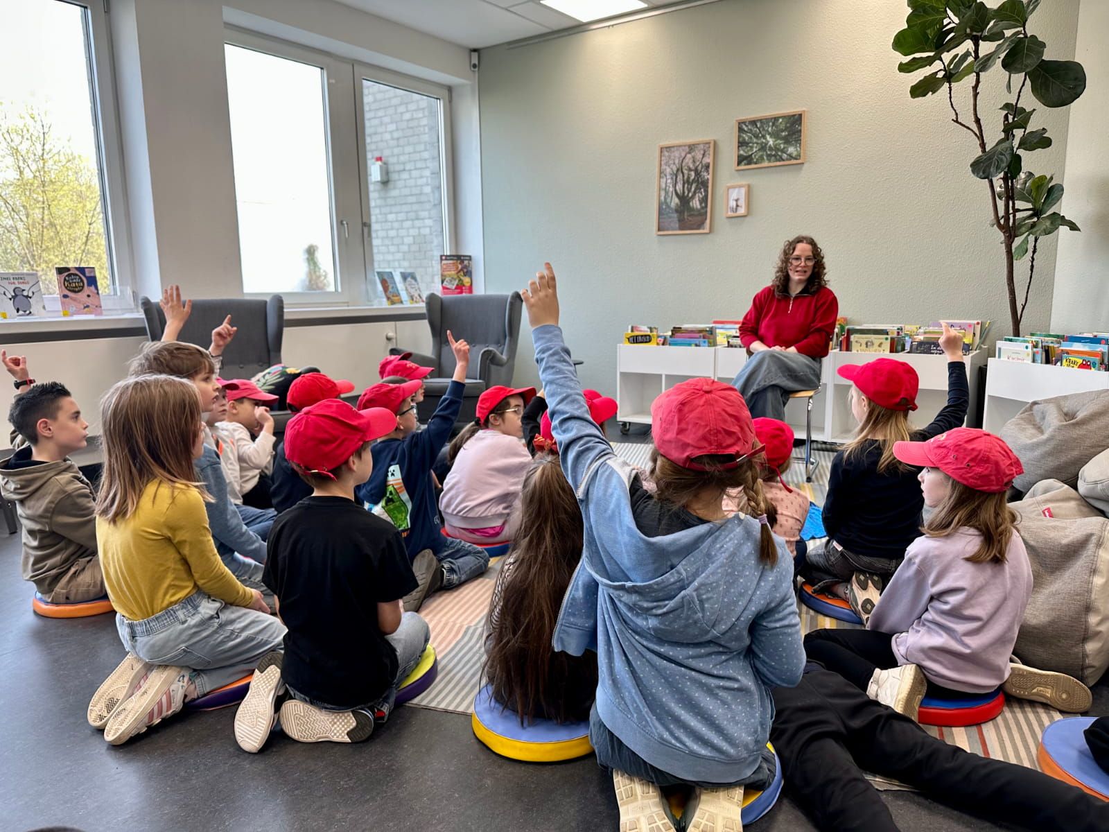 Ausflug der Elefantenklasse in die Stadtbibliothek Nippes