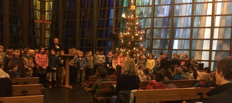 Weihnachtslieder und ein Lichtertanz