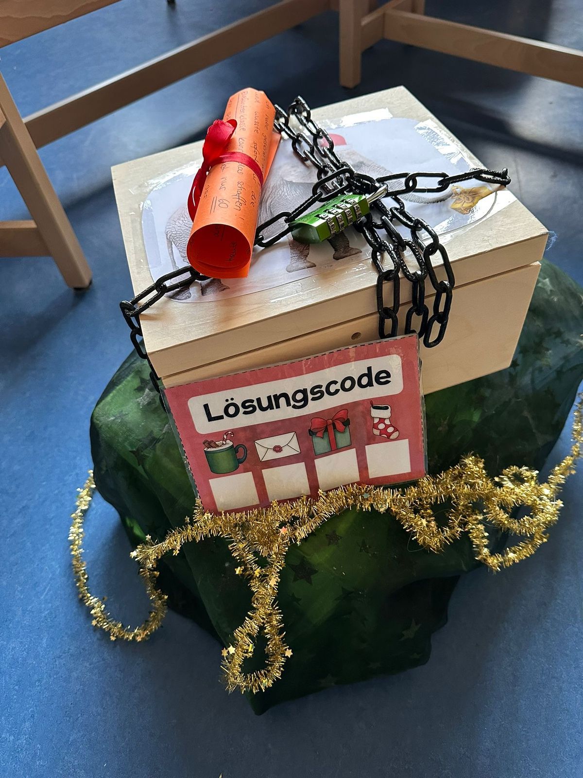 Eine Box mit Rätselcode
