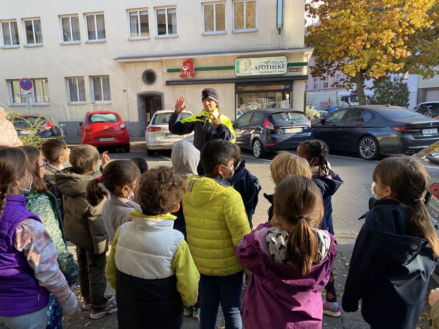 So wird eine Straße sicher überquert - 2