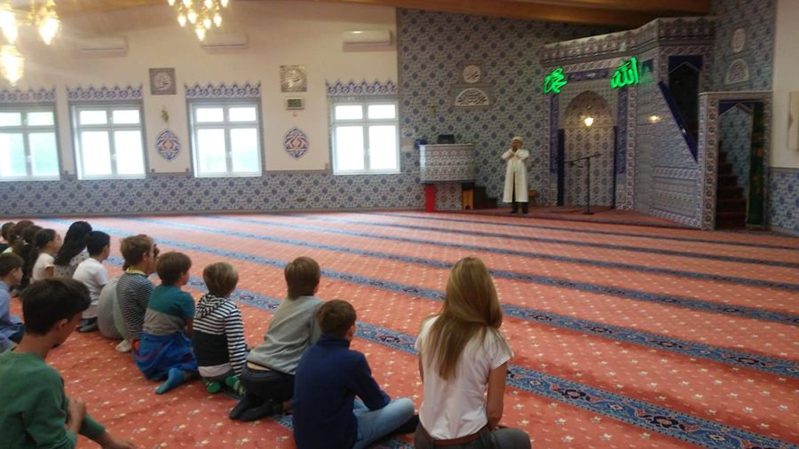 Orangs besuchen die Moschee in der Neusser Straße - 2