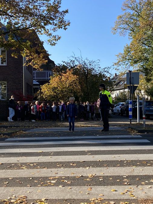 So wird eine Straße sicher überquert - 3