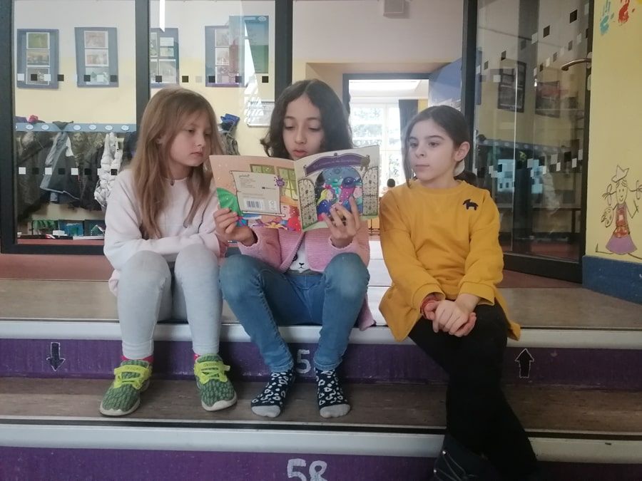 Salamander und Pinguine lesen gemeinsam Märchen - 1