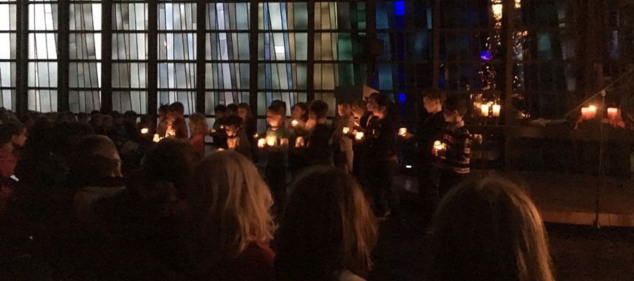 Weihnachtslieder und ein Lichtertanz