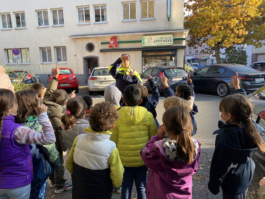 So wird eine Straße sicher überquert - 1